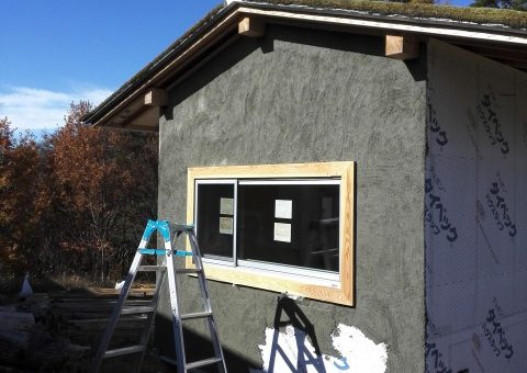 外壁のモルタルを塗り始めました！