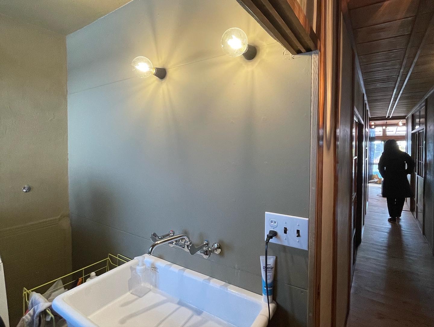 E628723C-A6B7-40D7-BD19-6A5C9B559840