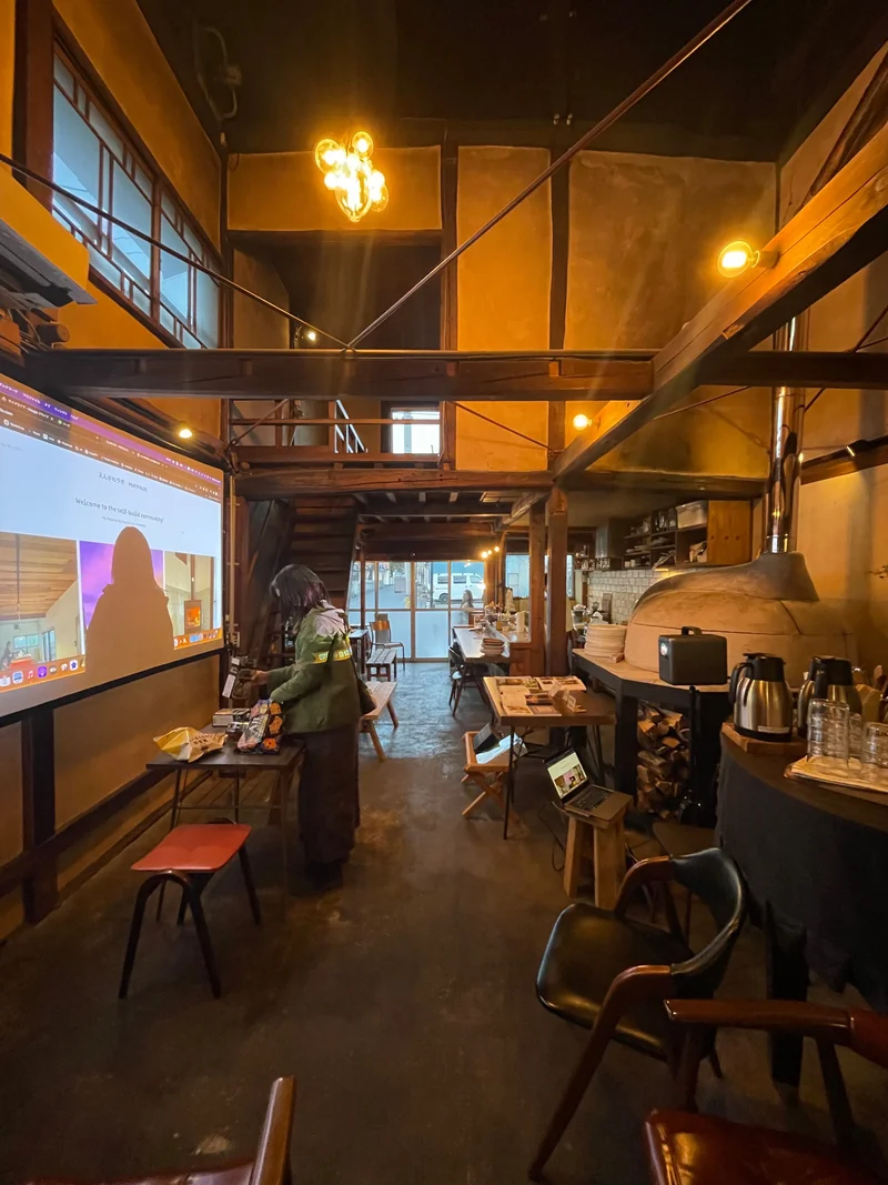 1711429943365-8D53y7Ey7Y