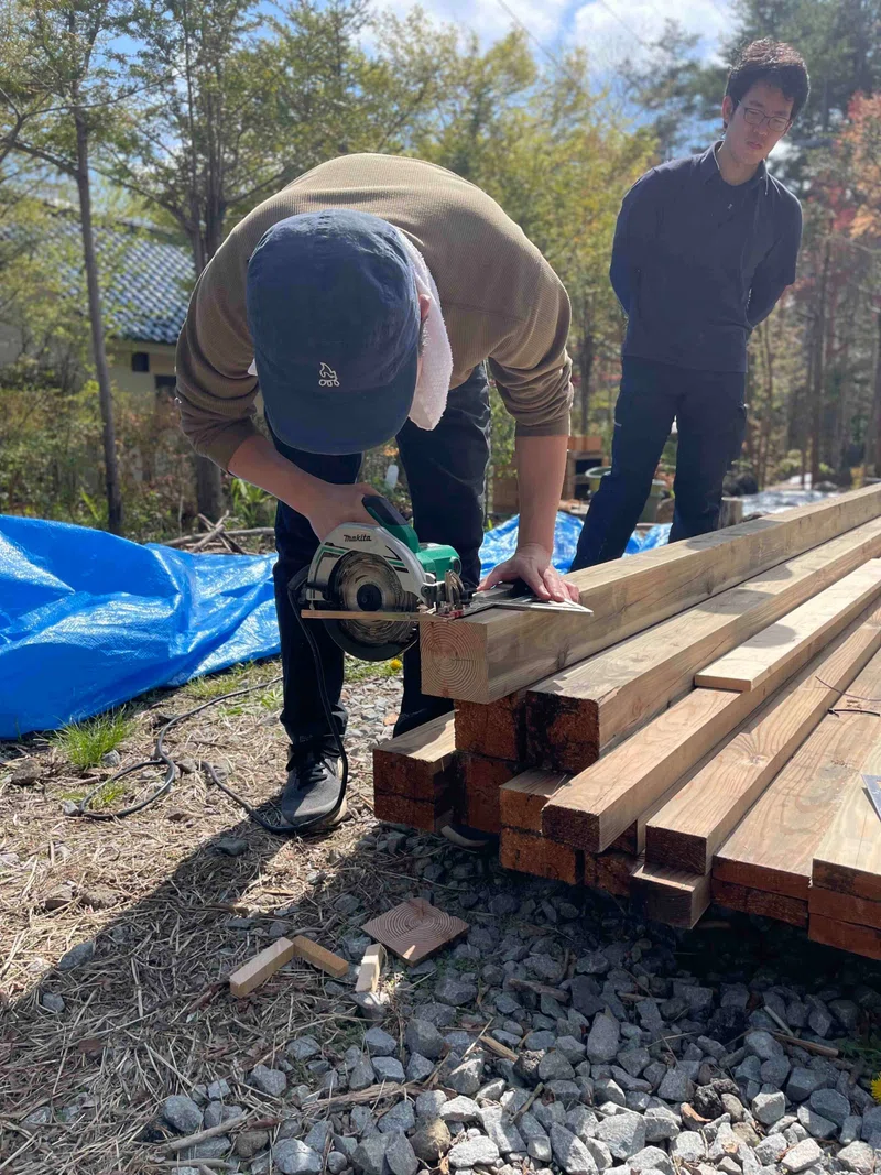 1716123745376-F21Cl3VFsE